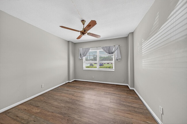 Building Photo - 1831 NE 38th St