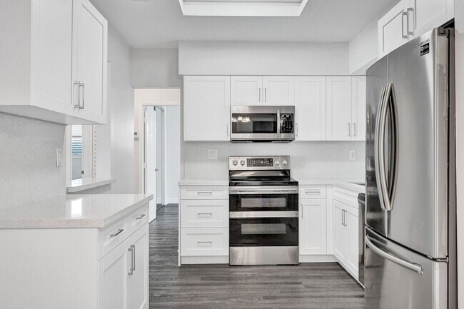 Building Photo - Beautiful 3 bedroom 2 bath Home in Miramar...
