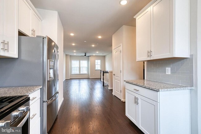 Building Photo - 2581 Debert Cir