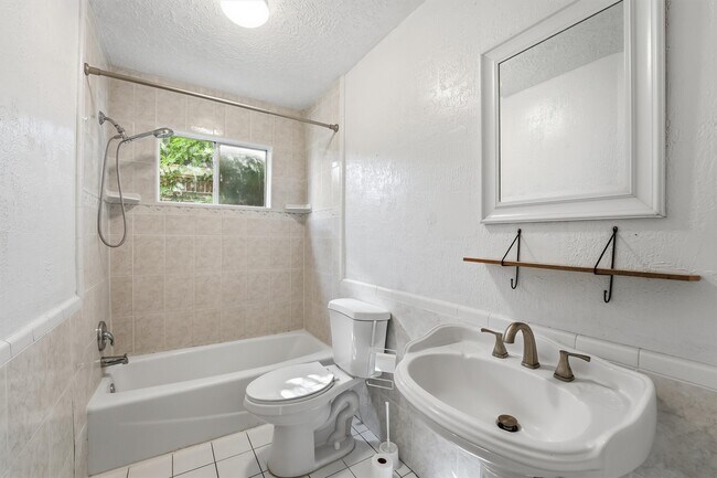 Building Photo - 7115 Tara Blue Ridge Dr