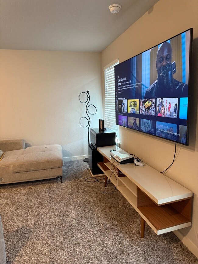 Building Photo - 740 Ft Leonard