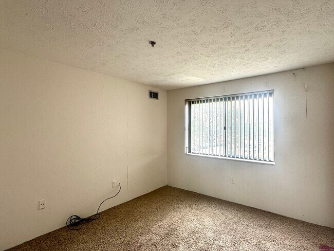 Building Photo - 111 deKoven Drive