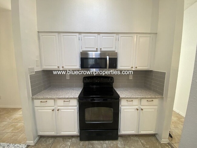 Building Photo - 2702 Stonecreek Pl