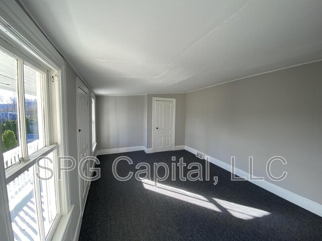 Building Photo - 1340 W College Ave