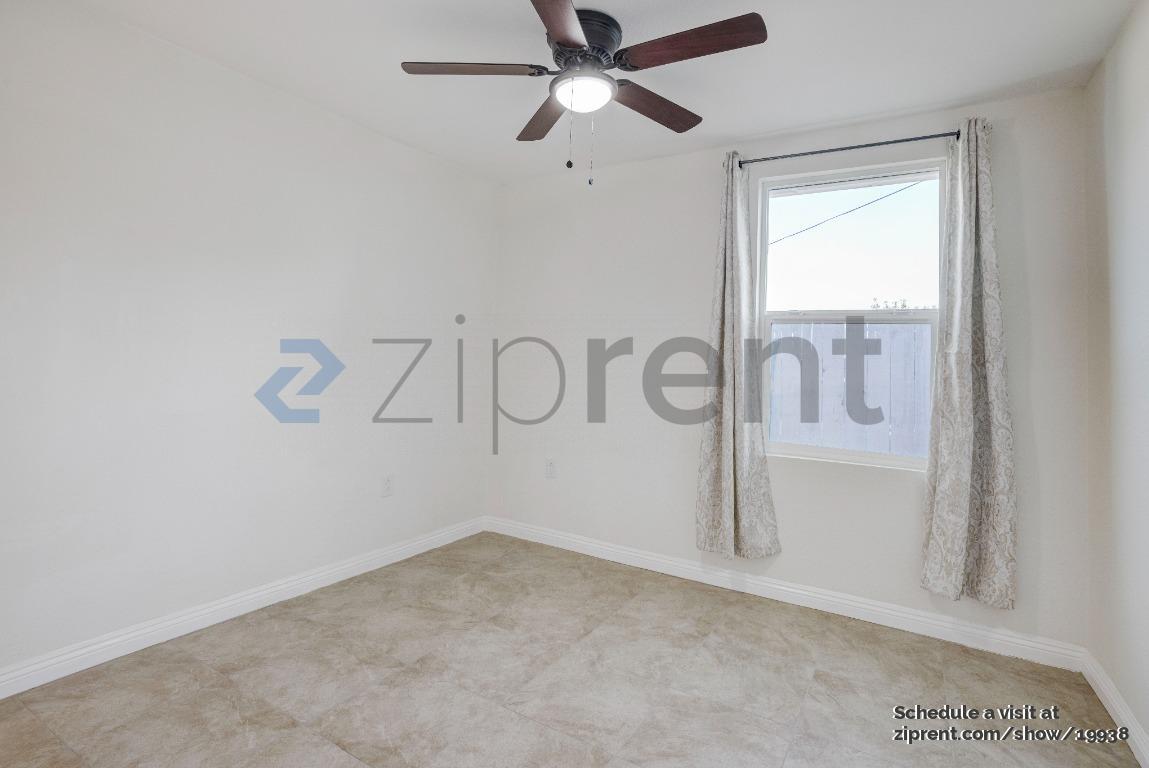 Building Photo - 1447 N Mountain Ave