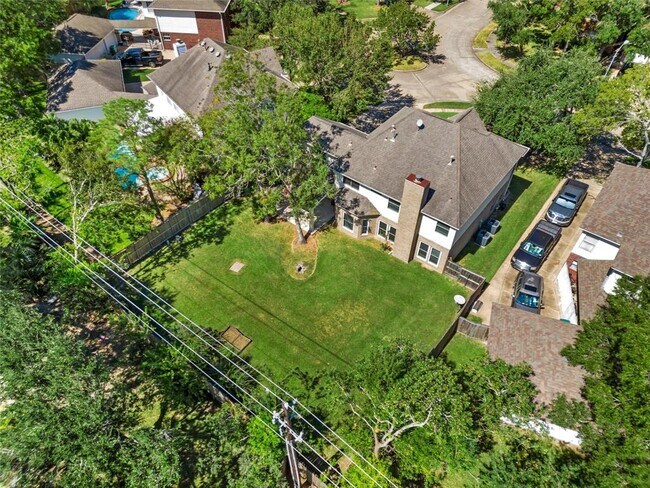 Building Photo - 2645 Lakeway Dr