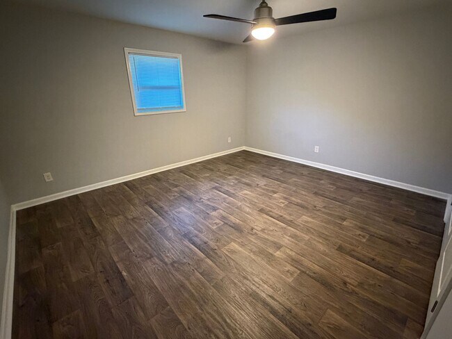 Building Photo - 5909 Lone Oak Dr SW