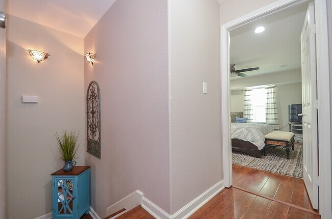 Building Photo - 10264 Briar Forest Dr