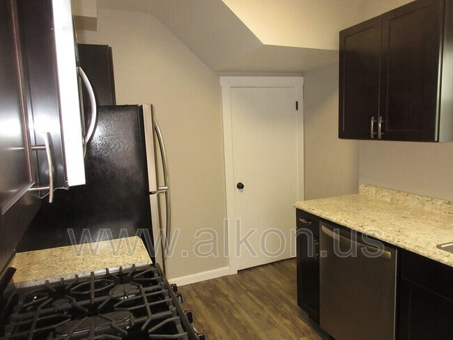 Building Photo - 302 W Virginia Ave