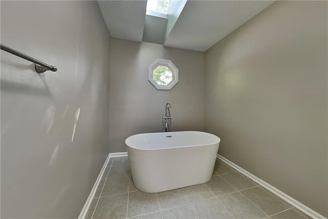 Building Photo - 548 Julius Dr
