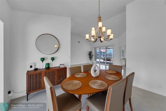 Building Photo - 9585 Carousel Cir S