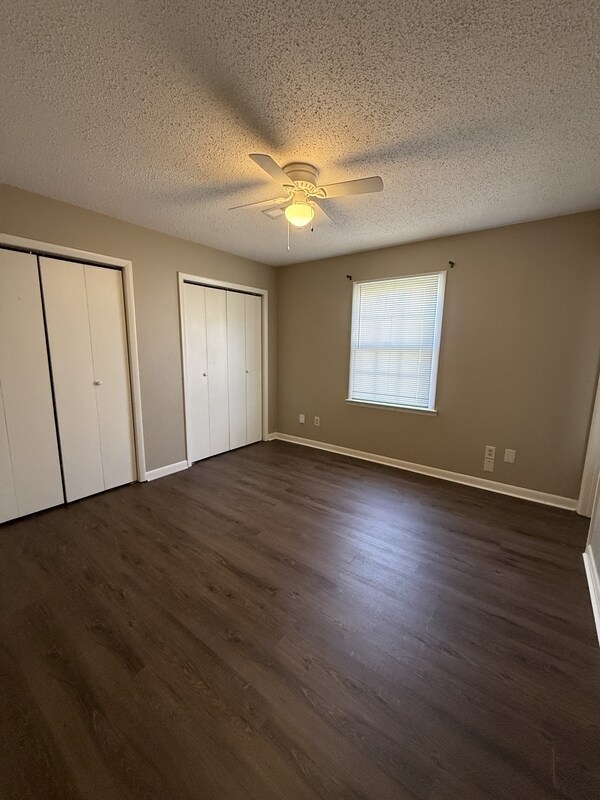 Building Photo - 2217 Villaret Dr SW