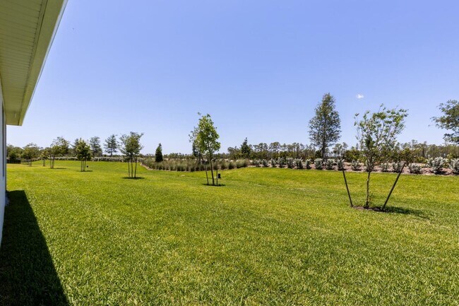 Building Photo - 6632 Cloverdale Ave