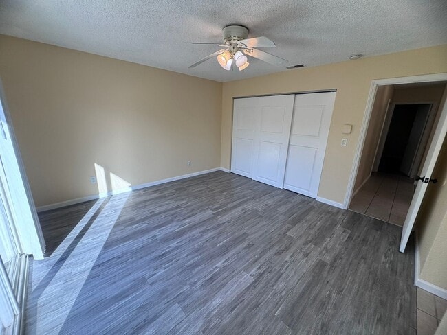 Building Photo - 3 Bedroom Home with RV Parking!