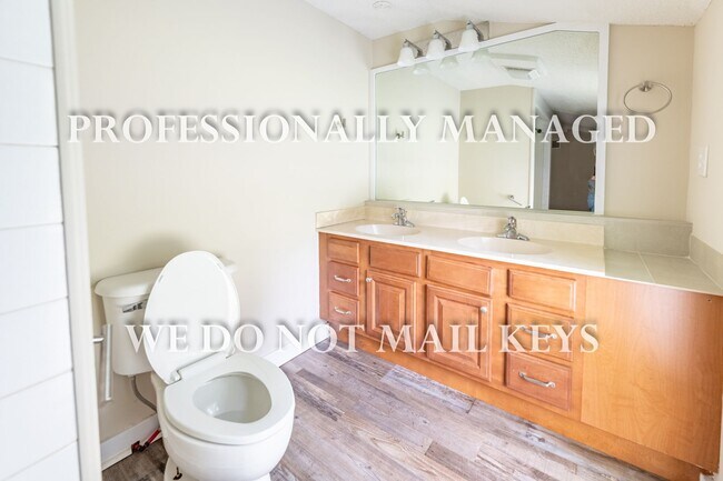 Building Photo - 1109 N Winstead Ave