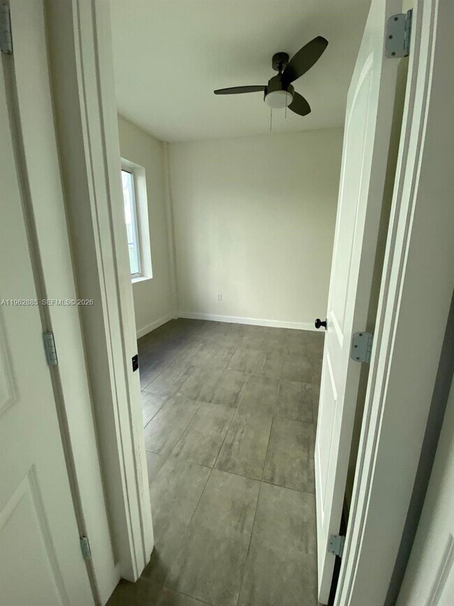 Building Photo - 628 SW 16th Ave