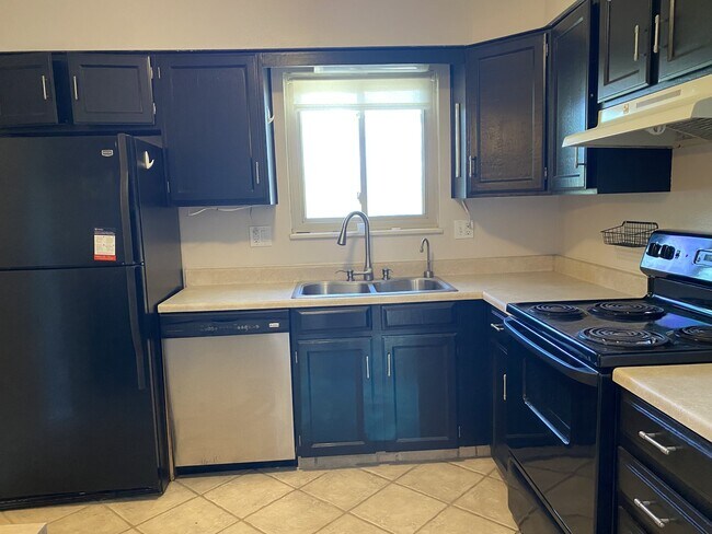 Building Photo - Nokomis - 4 Bedroom