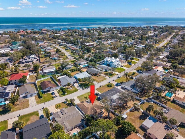 Building Photo - 4426 Helena St NE