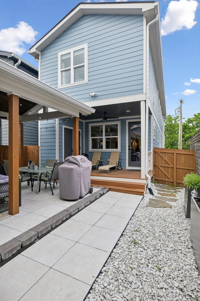 Building Photo - 6216B California Ave