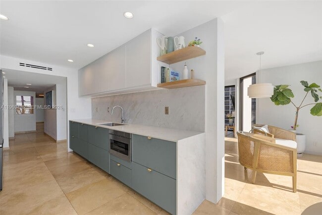 Building Photo - 1915 Brickell Ave