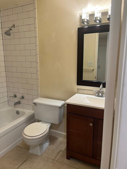Building Photo - 9371 Medallion Way
