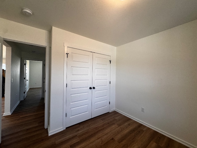 Building Photo - 935 N Labrador Ave