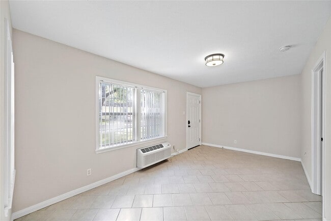 Building Photo - 230 W 27th St