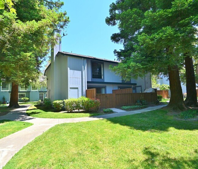Building Photo - $3,540 / Bright & Spacious 3BR/ 2.5BA Town Home in Newark City