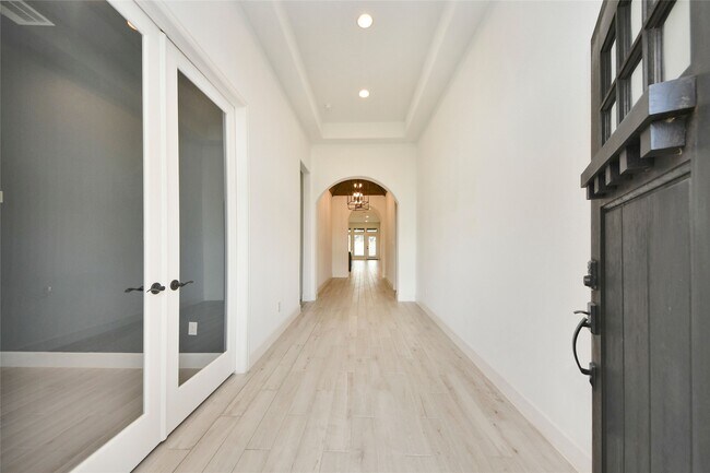 Building Photo - 2130 Coyote Run Dr
