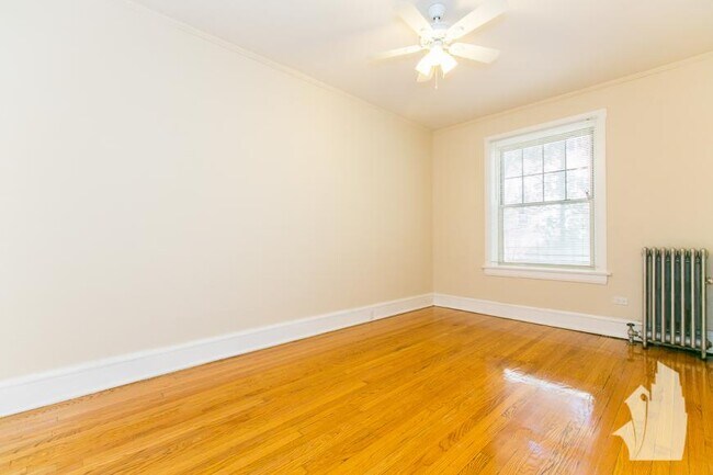 Building Photo - 2 bedroom in Chicago IL 60613