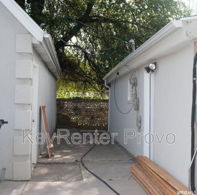 Building Photo - 790 W 500 S