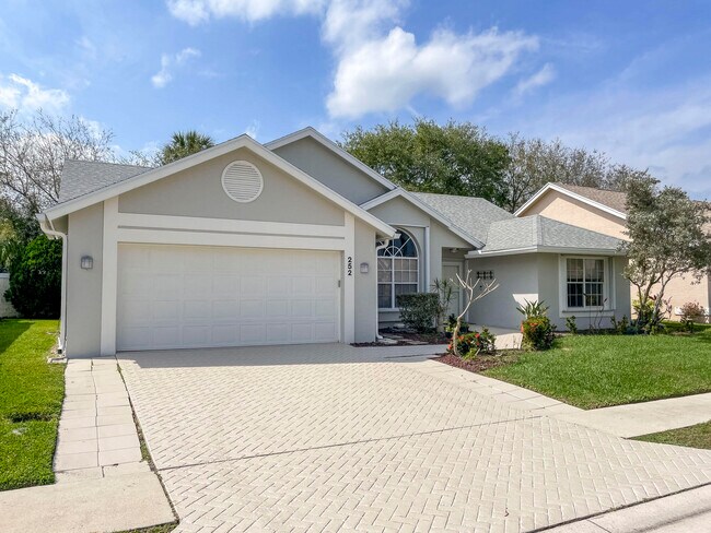 Building Photo - 252 Moccasin Trail W