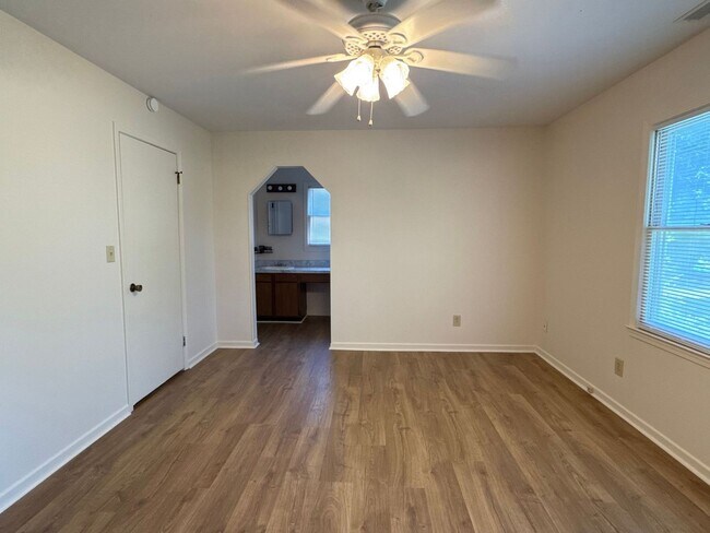 Building Photo - 2083 Ridgecrest Rd