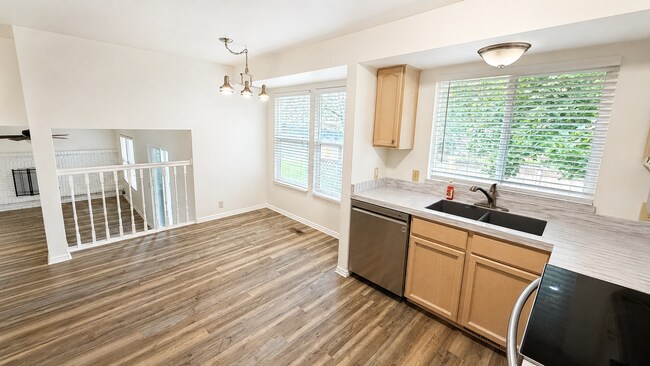 Building Photo - 1564 Hidden Valley Dr