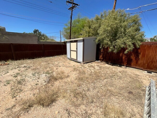 Building Photo - Eastside home with privacy on cul-de-sac