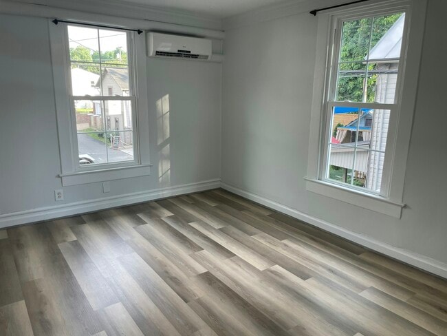 Building Photo - 201 Union St