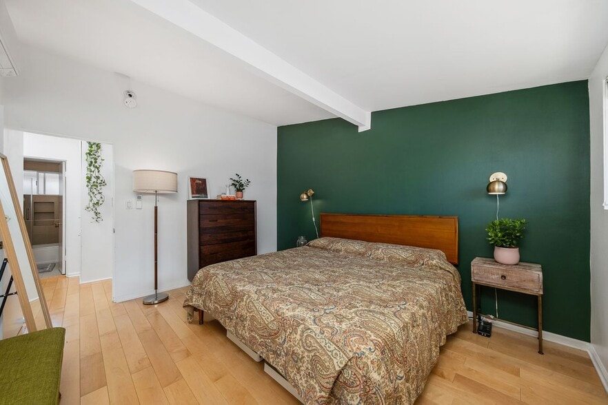 Building Photo - 4040 Grand View Blvd