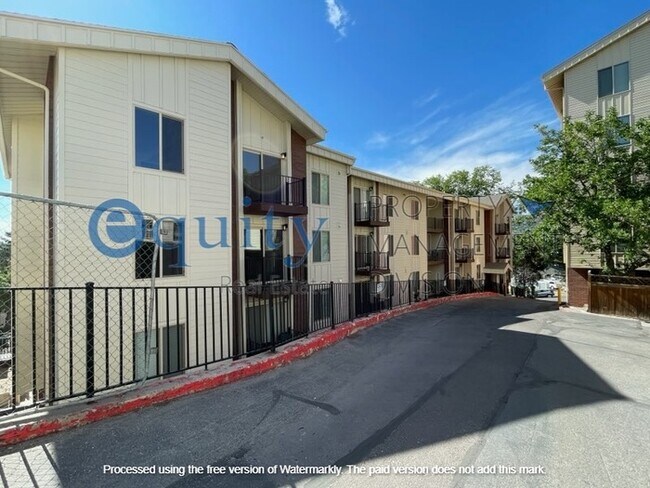 Building Photo - 1032 E 400 S