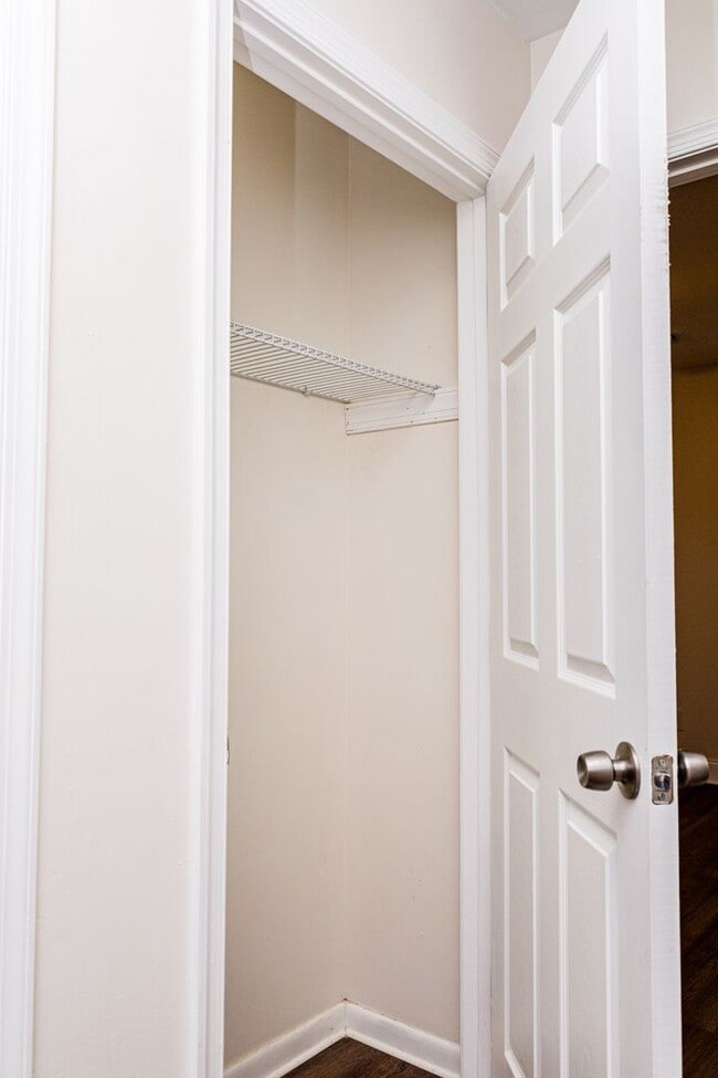 Building Photo - New Listing!