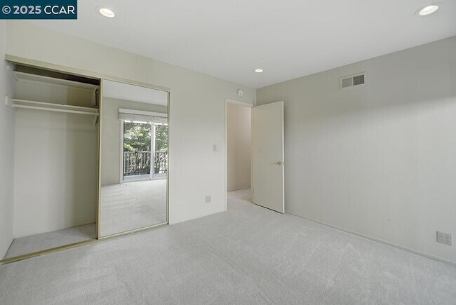 Building Photo - 3377 Rossmoor Pkwy
