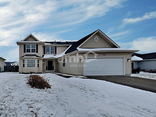 Building Photo - 902 Thorn Creek Dr