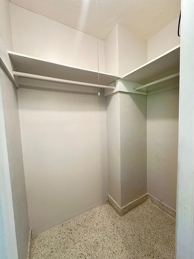 Building Photo - 1712 Fletcher St