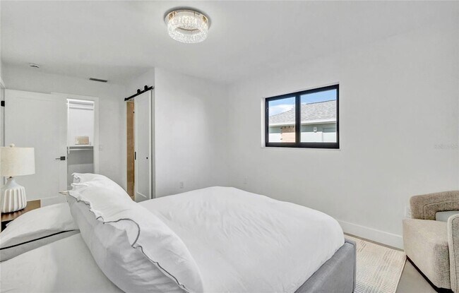 Building Photo - 15180 Lyneburg Ave