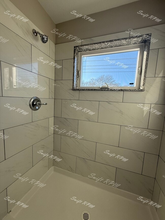 Building Photo - 119 Kickapoo St