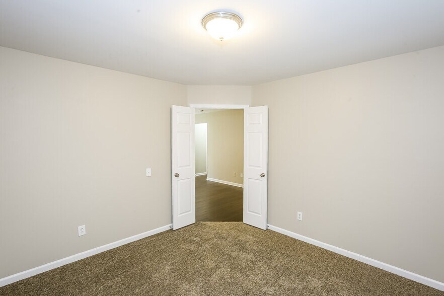 Building Photo - 3037 Old Ironside Dr