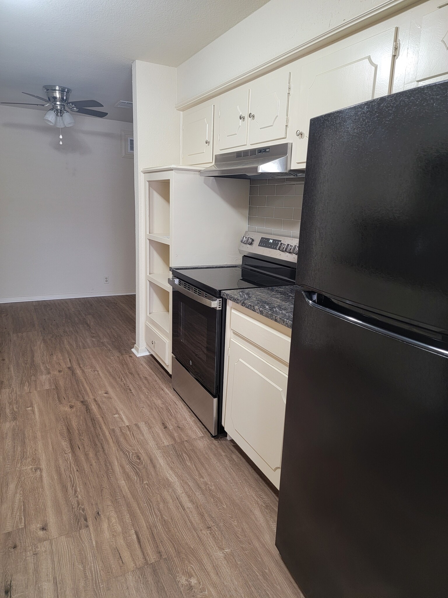 Building Photo - 613 Woodhaven Pl