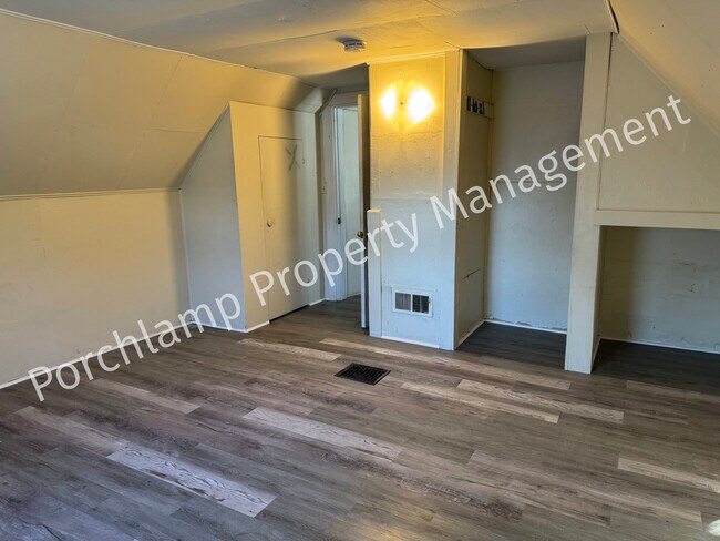 Building Photo - 749 Spencer St NE