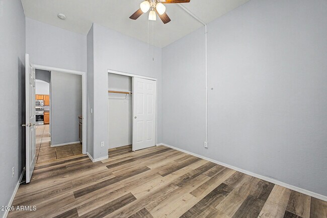 Building Photo - 7233 W Paradise Ln