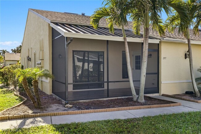 Building Photo - 1518 SW Courtyards Ln