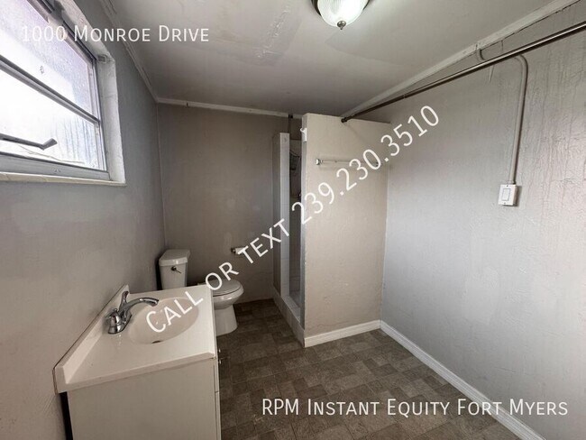 Building Photo - 1000 Monroe Dr